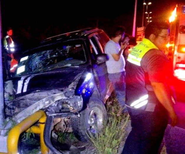 Dama herida al chocar en estructura metálica