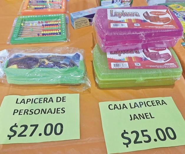 Regreso a clases vacía las carteras Regreso a clases vacía las carteras