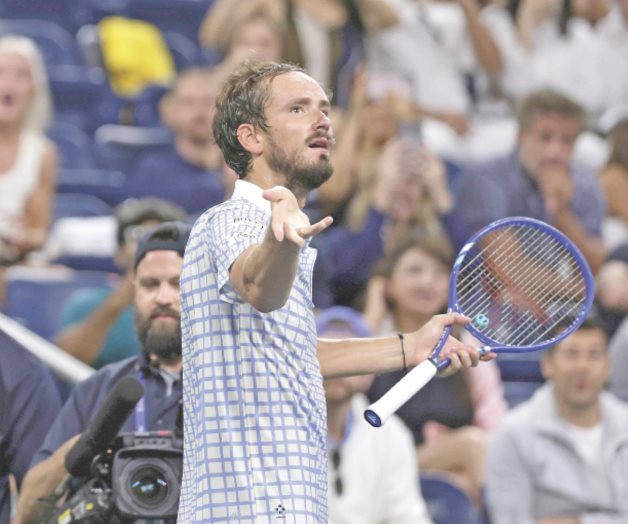 Rompe Medvedev con su entrenador Rompe Medvedev con su entrenador