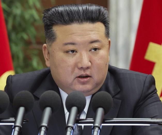 Kim Jong Un recorre nueva fábrica de misiles antes de su visita a China Kim Jong Un recorre nueva fábrica de misiles antes de su visita a China