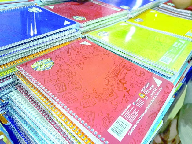 Regreso a clases vacía las carteras Regreso a clases vacía las carteras