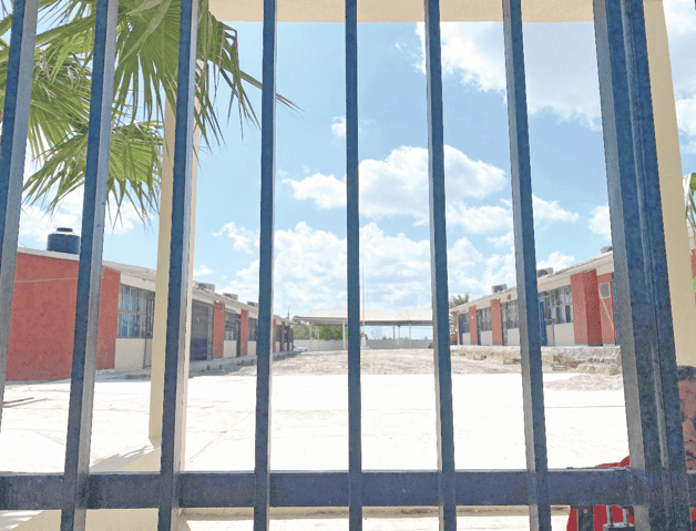 Escuela cambia a clases en línea por ¡construcción! Escuela cambia a clases en línea por ¡construcción!