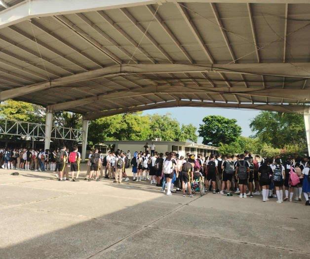 Inicia ciclo escolar sin energía eléctrica Inicia ciclo escolar sin energía eléctrica