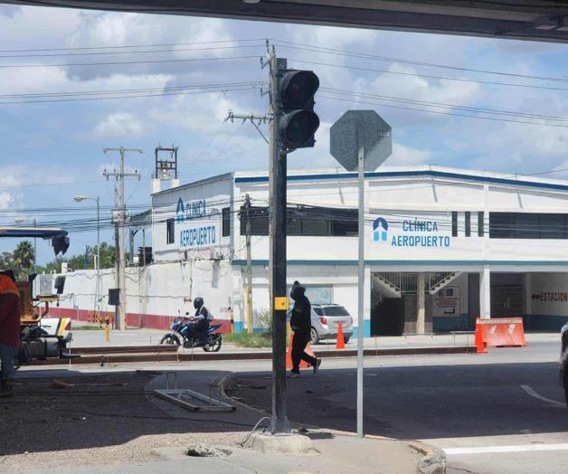 Sem&aacute;foro inoperante pone en riesgo a transe&uacute;ntes