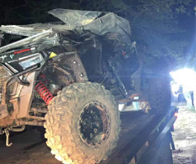 Mueren dos adultos y 7 niños heridos en percance vehicular Mueren dos adultos y 7 niños heridos en percance vehicular