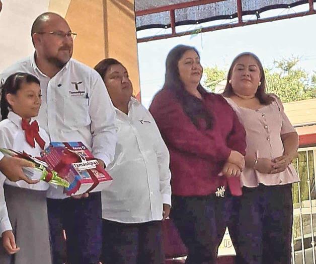 En ambiente de júbilo y alegría inician clases En ambiente de júbilo y alegría inician clases