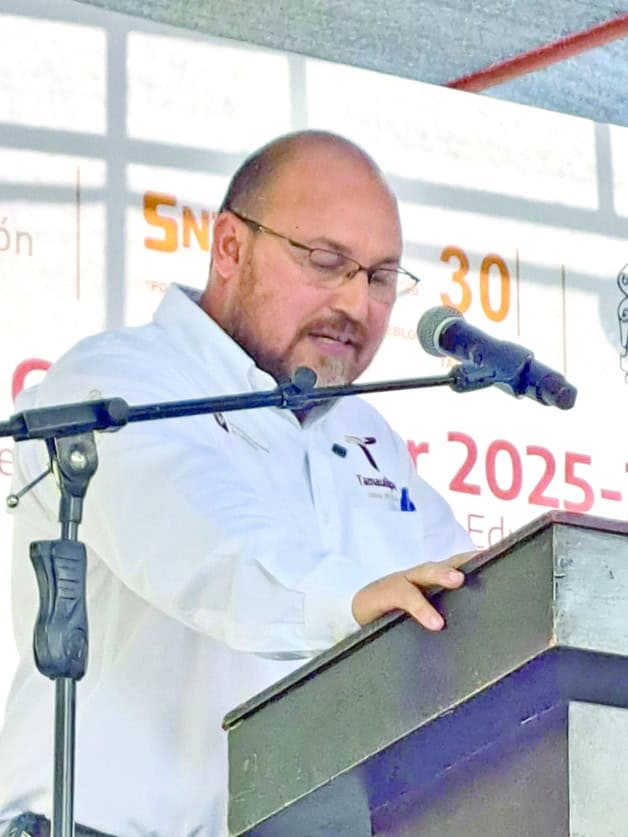 En ambiente de júbilo y alegría inician clases En ambiente de júbilo y alegría inician clases