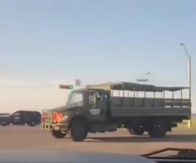 Sorprenden camiones de Sedena escoltados por Troopers en Texas Sorprenden camiones de Sedena escoltados por Troopers en Texas