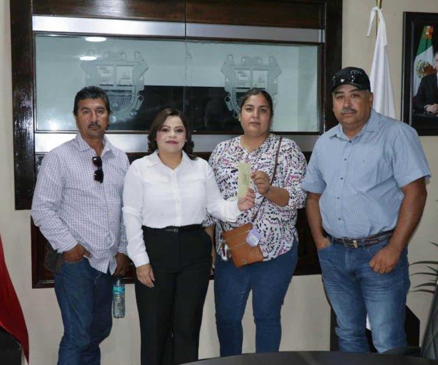 Entrega alcaldesa apoyo para reparar Transporte Escolar Entrega alcaldesa apoyo para reparar Transporte Escolar