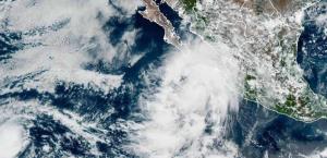Amenazan 2 huracanes a las costas mexicanas