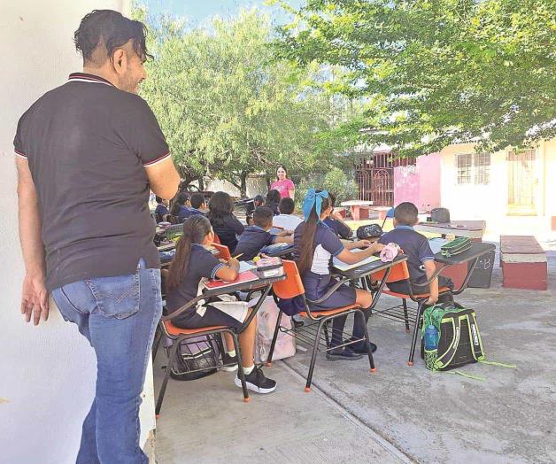 Aprenden a pleno sol 300 estudiantes Aprenden a pleno sol 300 estudiantes