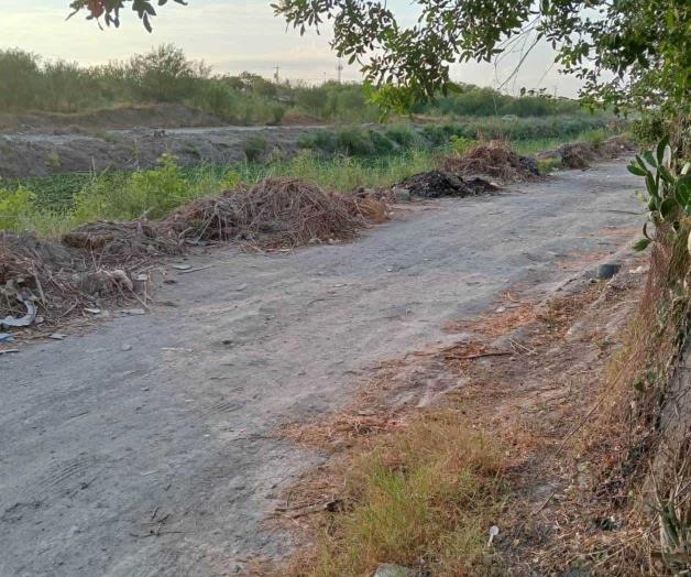 Dejan dragadoras fango en caminos Dejan dragadoras fango en caminos