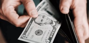 Peso es favorecido por un sentimiento de cautela en los mercados