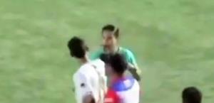 Jugador golpea árbitra durante partido en Colombia