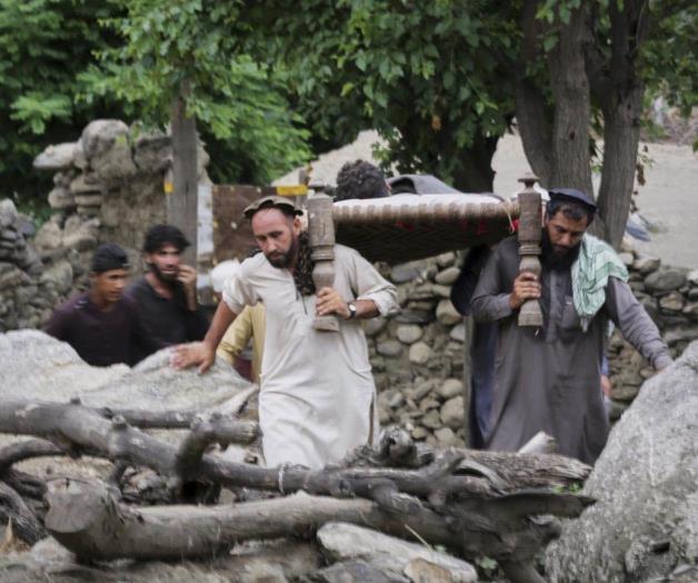 Rescatistas buscan sobrevivientes del sismo en Afganistán que dejó más de 1.400 muertos Rescatistas buscan sobrevivientes del sismo en Afganistán que dejó más de 1.400 muertos