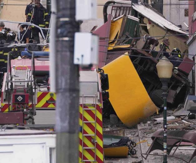 Descarrilamiento de tranvía en Lisboa deja 15 muertos Descarrilamiento de tranvía en Lisboa deja 15 muertos