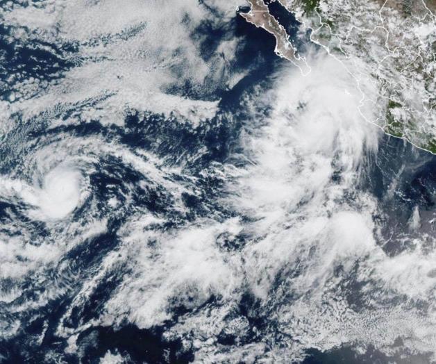 Huracán Kiko se intensifica a categoría 4 en el Pacífico, mientras huracán Lorena se acerca a México Huracán Kiko se intensifica a categoría 4 en el Pacífico, mientras huracán Lorena se acerca a México