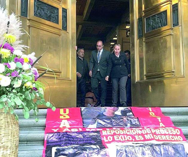 Se desnuda mujer en Suprema Corte Se desnuda mujer en Suprema Corte