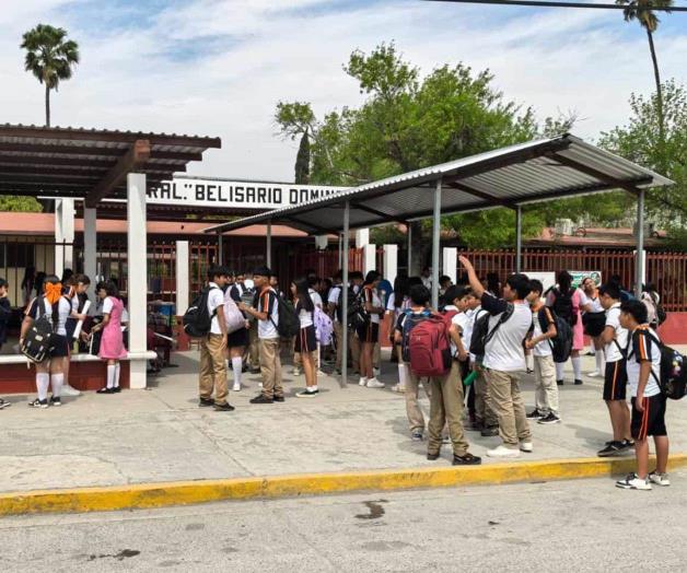 Caos vial frente a las escuelas Caos vial frente a las escuelas
