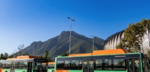 Samuel García entrega 140 nuevas unidades de transporte público