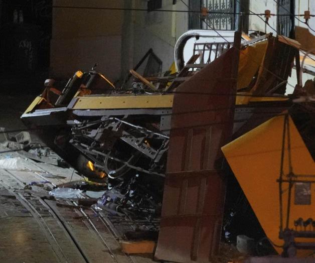 Investigan causa del descarrilamiento del funicular que dejó 16 muertos en capital portuguesa Investigan causa del descarrilamiento del funicular que dejó 16 muertos en capital portuguesa
