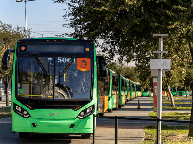 Samuel García entrega 140 nuevas unidades de transporte público Samuel García entrega 140 nuevas unidades de transporte público