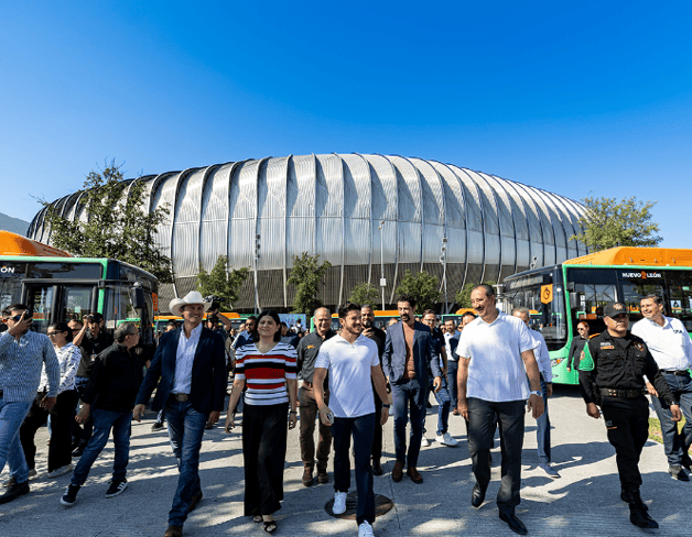 Samuel García entrega 140 nuevas unidades de transporte público Samuel García entrega 140 nuevas unidades de transporte público