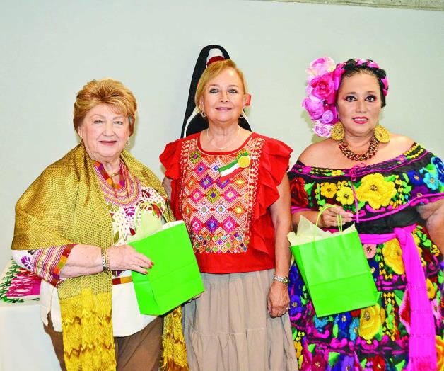 Visten con trajes típicos Visten con trajes típicos