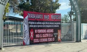 Estudiante golpea a maestro y desata protesta en Coahuila Estudiante golpea a maestro y desata protesta en Coahuila