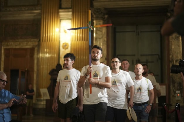 Católicos LGBTQ+ peregrinan a Roma por el Año Santo y celebran una nueva sensación de bienvenida Católicos LGBTQ+ peregrinan a Roma por el Año Santo y celebran una nueva sensación de bienvenida