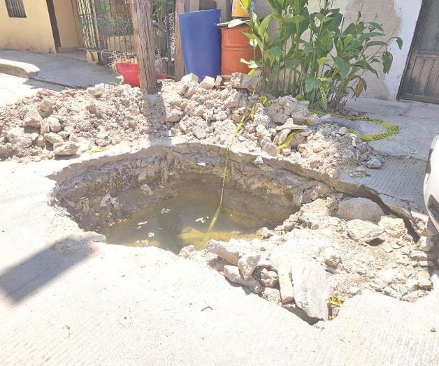 Sufren ´socavón´ y Comapa les cobra hasta 45 mil pesos Sufren ´socavón´ y Comapa les cobra hasta 45 mil pesos