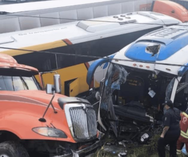 Choque m&uacute;ltiple deja al menos 21 lesionados en Aguascalientes