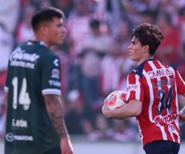 Chicharito capitanea triunfo de Chivas sobre León en partido amistoso