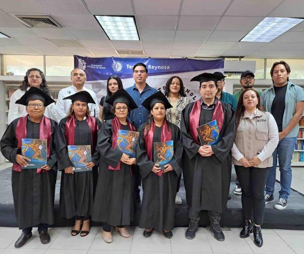 Gradúan 7 adultos en primaria y secundaria