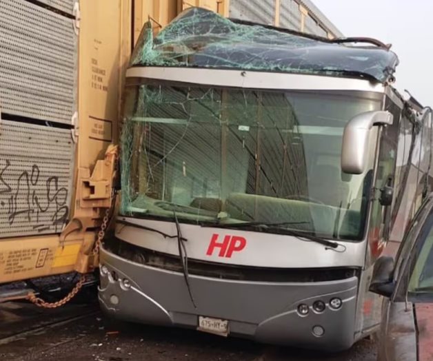Heridos y víctimas fatales en colisión de transporte público en Edomex Heridos y víctimas fatales en colisión de transporte público en Edomex