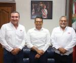 Reconocen constructores el trabajo de Lalo Gattás