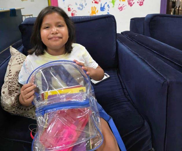 Entregan útiles escolares a los menores con cáncer Entregan útiles escolares a los menores con cáncer