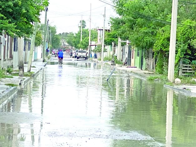 Deslave por las lluvias amenaza con tragedia Deslave por las lluvias amenaza con tragedia