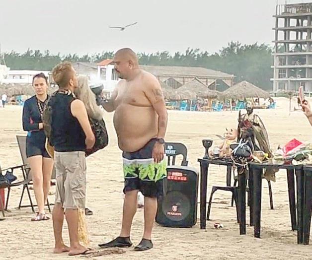 Sorprende ritual en Playa Miramar Sorprende ritual en Playa Miramar