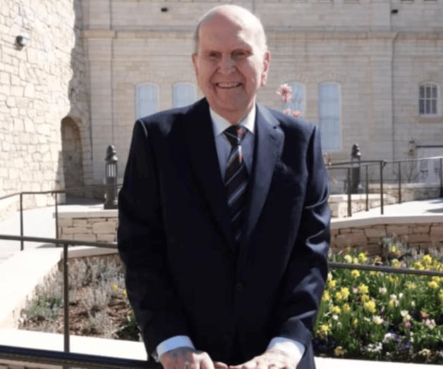 Russell M. Nelson, líder religioso de 101 años, marca historia Russell M. Nelson, líder religioso de 101 años, marca historia