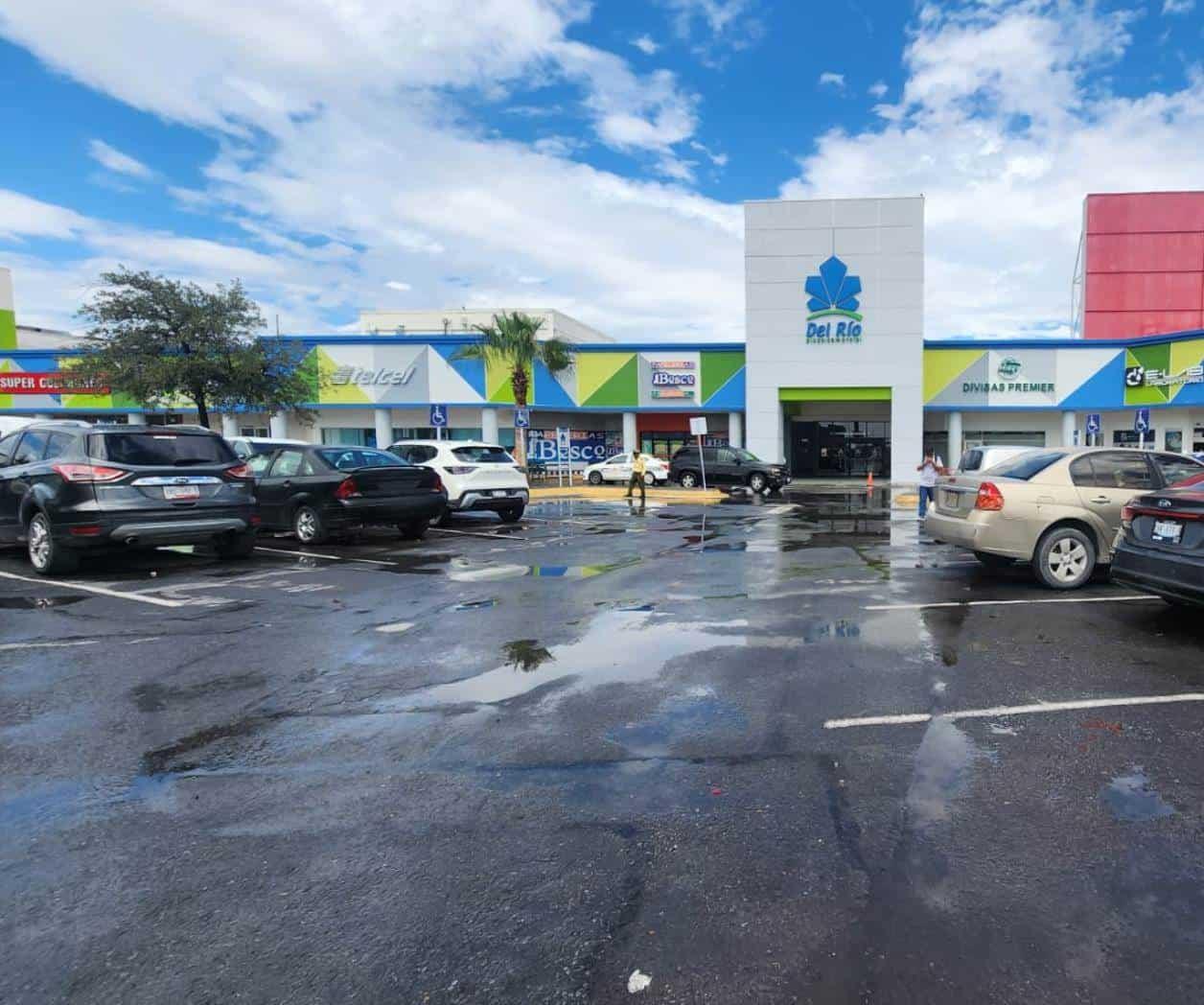 Frenan operativos de grúas en comercios