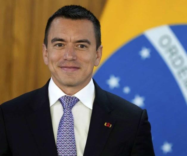 Presidente de Ecuador presenta nuevas preguntas para consulta tras rechazo de Corte Constitucional Presidente de Ecuador presenta nuevas preguntas para consulta tras rechazo de Corte Constitucional