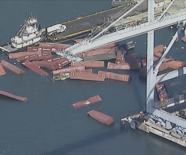 Caen de barco más de 60 contenedores Caen de barco más de 60 contenedores