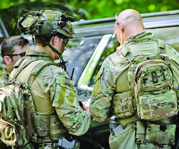 Conspira para cometer  cuantioso fraude de visas