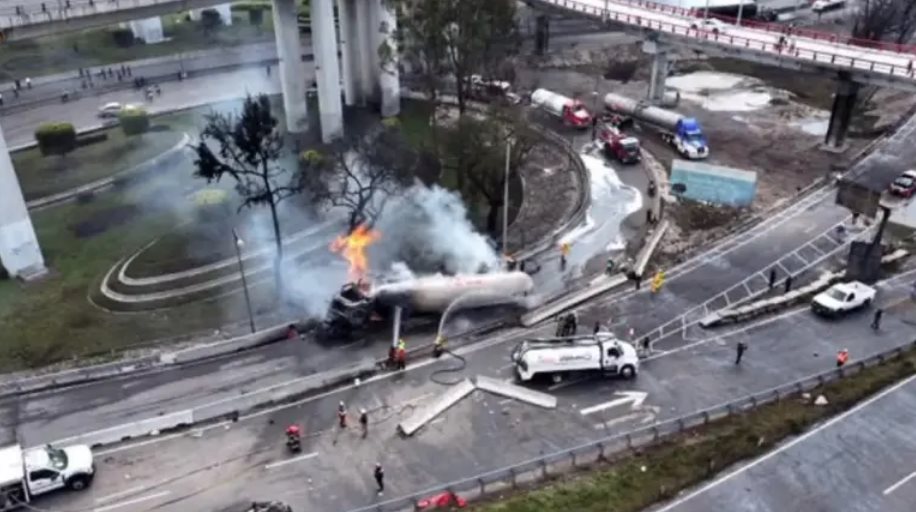 Heridos por explosión de pipa son trasladados a varios hospitales Heridos por explosión de pipa son trasladados a varios hospitales
