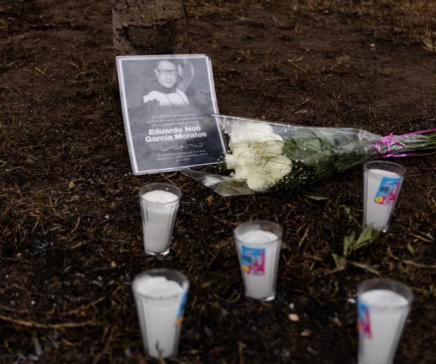 Alumnos rinden homenaje a su profesor fallecido en explosión Alumnos rinden homenaje a su profesor fallecido en explosión