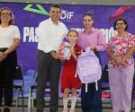Entregan Lalo y Lucy 2,500 kits escolares en Victoria