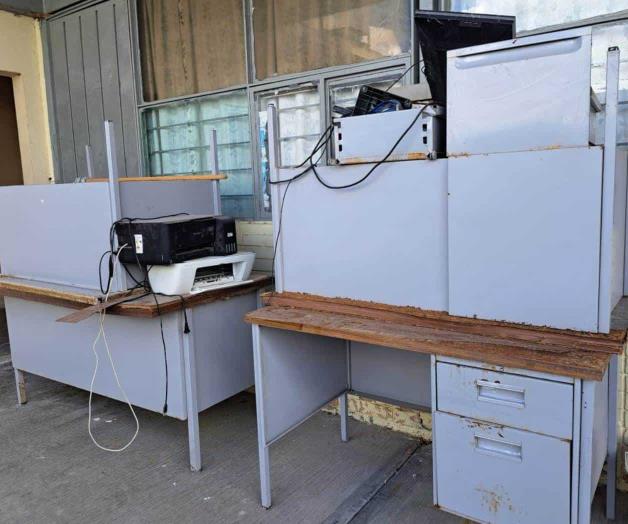 Sin reponer, mobiliario y los equipo devastados