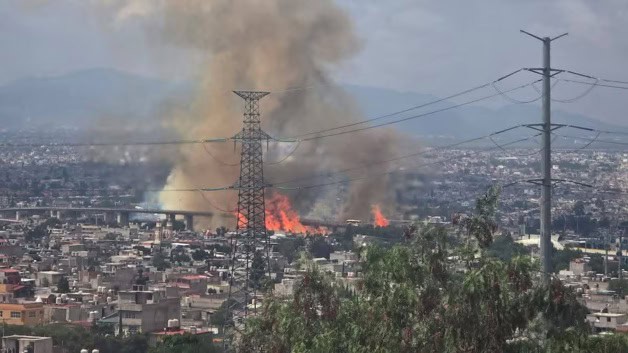 Labores de extinción tras la explosión