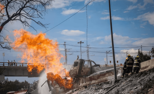 Capta C5 volcadura y explosión de la pipa Capta C5 volcadura y explosión de la pipa